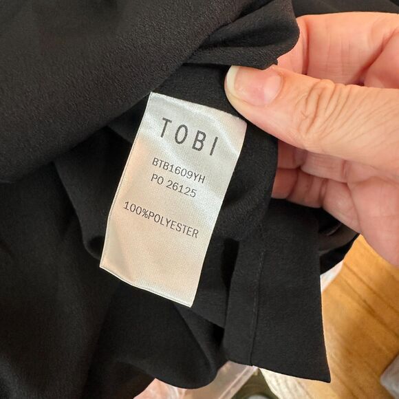 Tobi Black Cold Shoulder Long Sleeve Flowy V-Neck Keyhole Back Blouse M - Picture 11 of 15